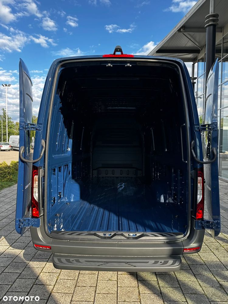 Mercedes-Benz Sprinter - 30