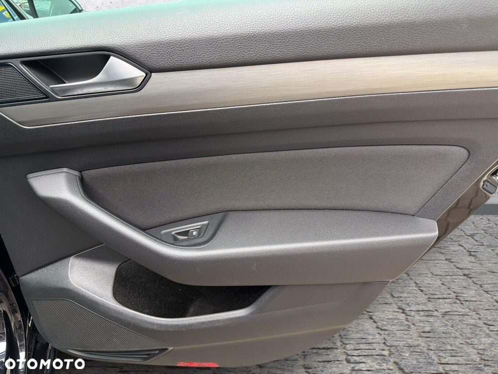 Volkswagen Passat - 21