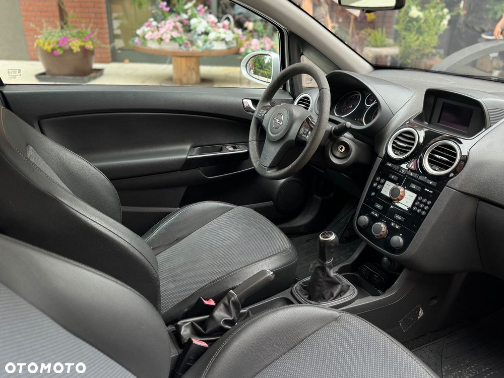 Opel Corsa 1.2 16V Cosmo - 13