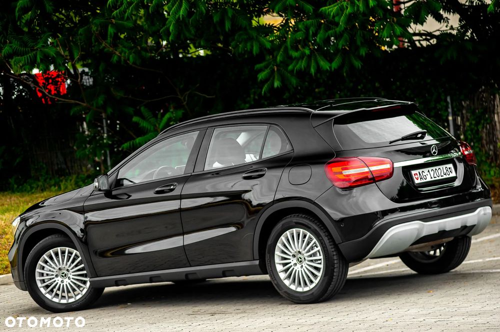 Mercedes-Benz GLA 250 4Matic 7G-DCT Activity Edition - 3