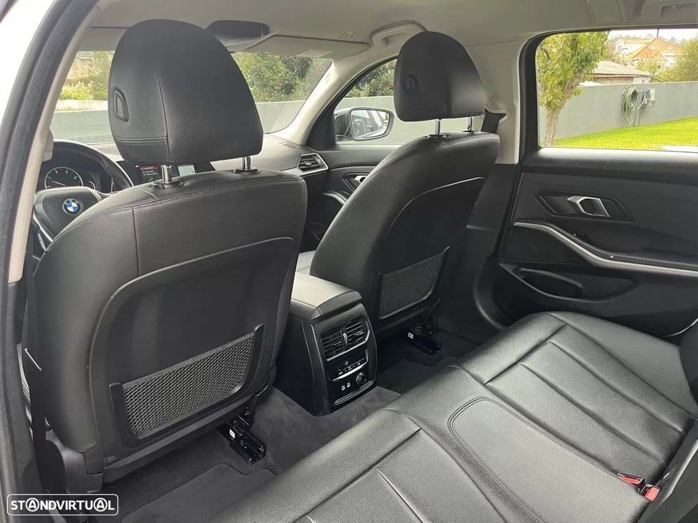 BMW 318 d Touring Aut. Sport Line - 42