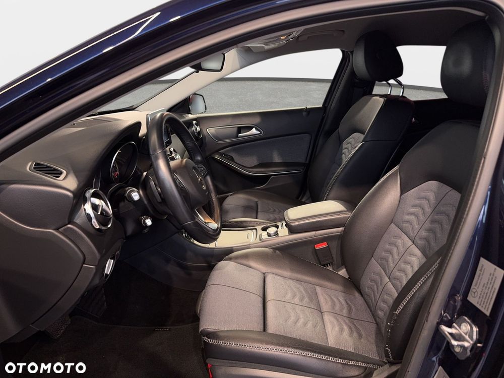 Mercedes-Benz GLA - 11