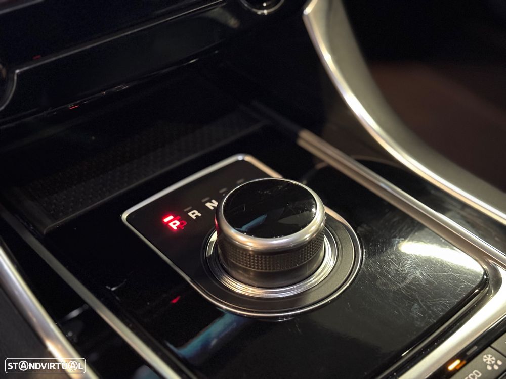 Jaguar XE 2.0 D R-Dynamic HSE - 18