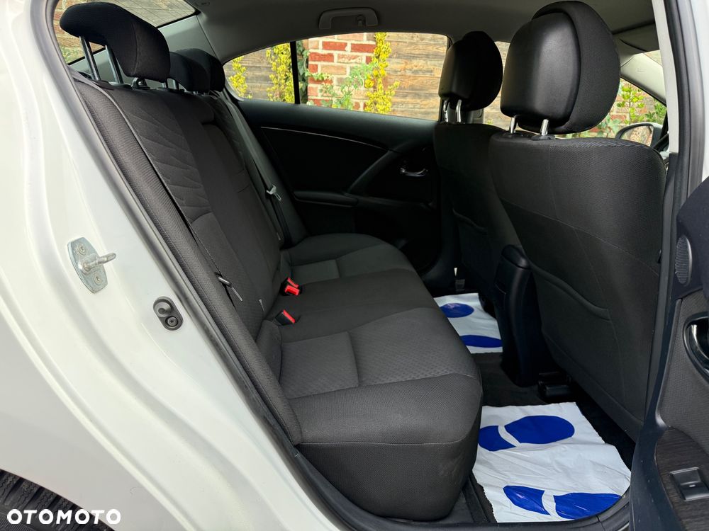 Toyota Avensis 2.0 Multidrive S Executive - 25