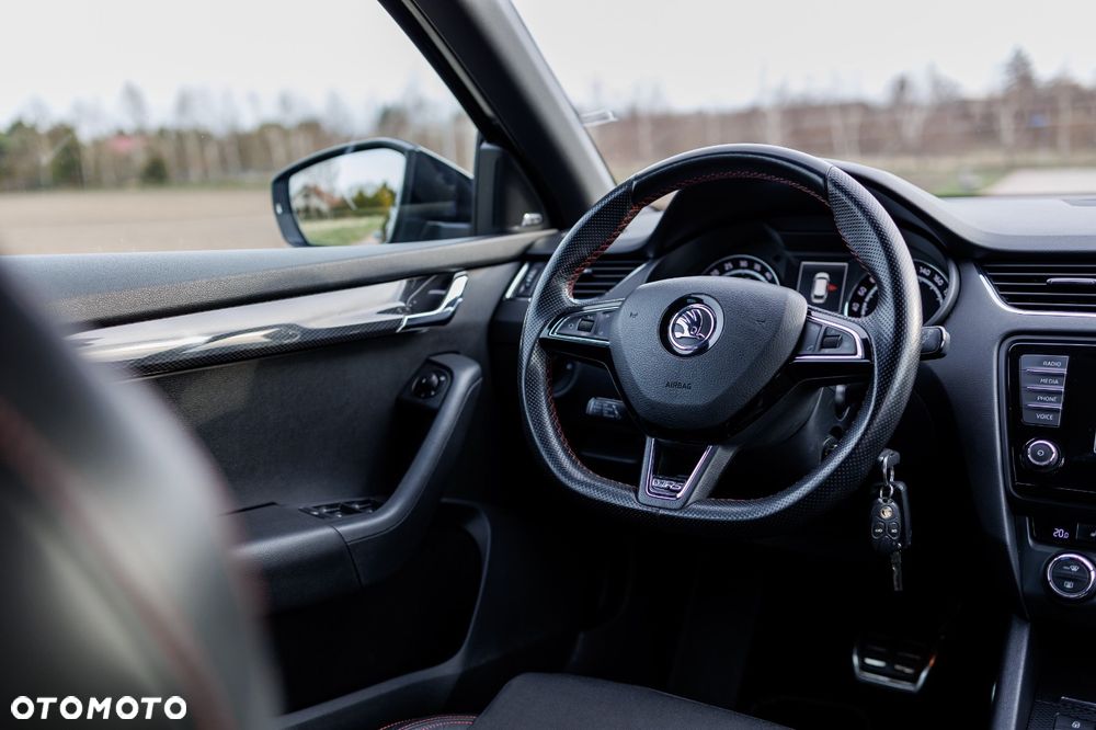 Skoda Octavia 2.0 TDI DSG RS - 9
