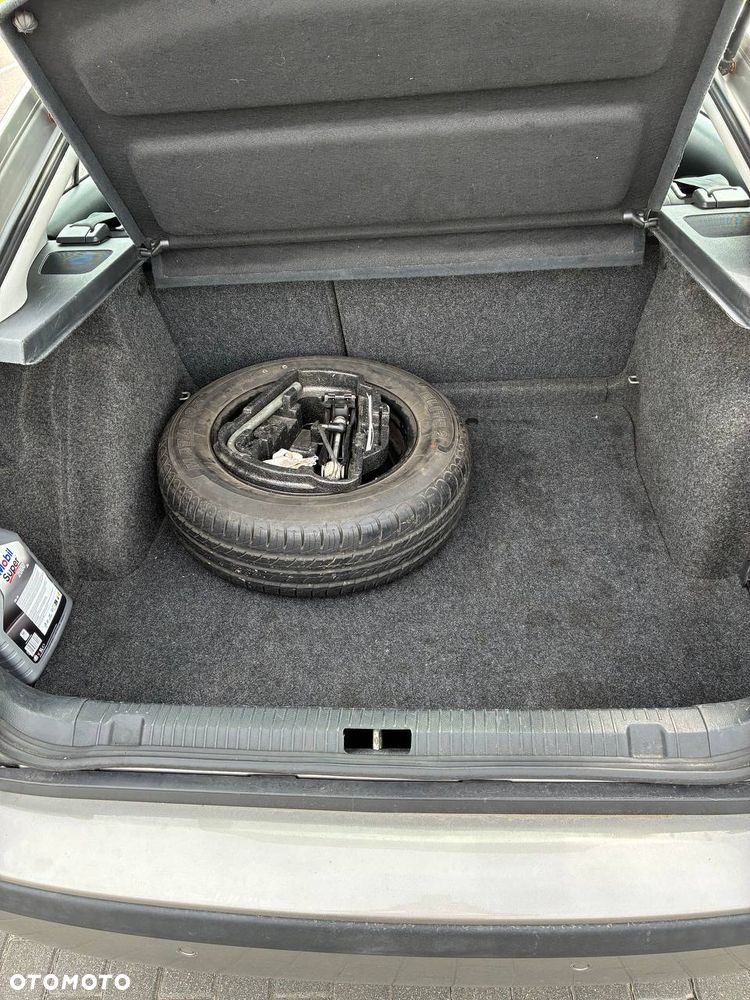Skoda Octavia 1.6 Tour - 9