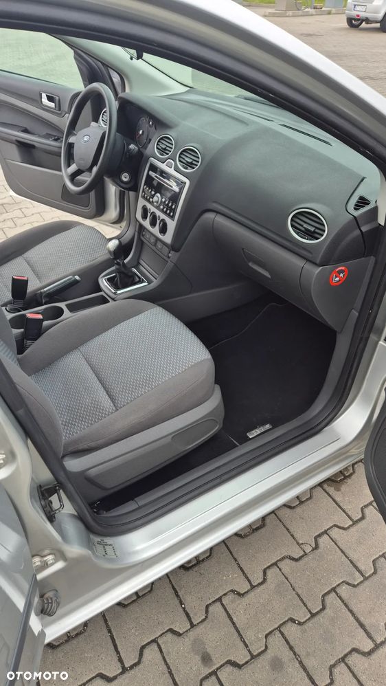 Ford Focus 1.6 TDCi DPF Ambiente - 11