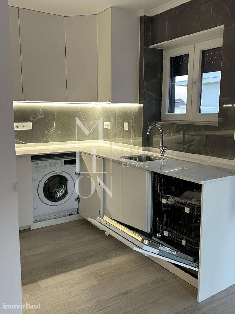 Moradia Bi-Familiar T7 em Queijas, Oeiras - Grande imagem: 3/24