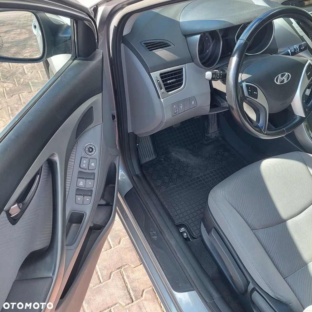 Hyundai Elantra 1.6 Comfort - 8