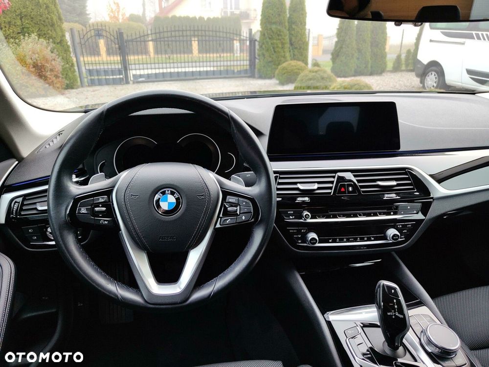 BMW Seria 5 518d Sport - 15