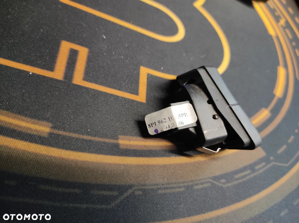 PRZYCISKI PRZEŁĄCZNIK ZAMYKANIA OTWIERANIA AUDI A3 8P 3 DRZWI  8P1926107 WYSYŁKA !!! - 2