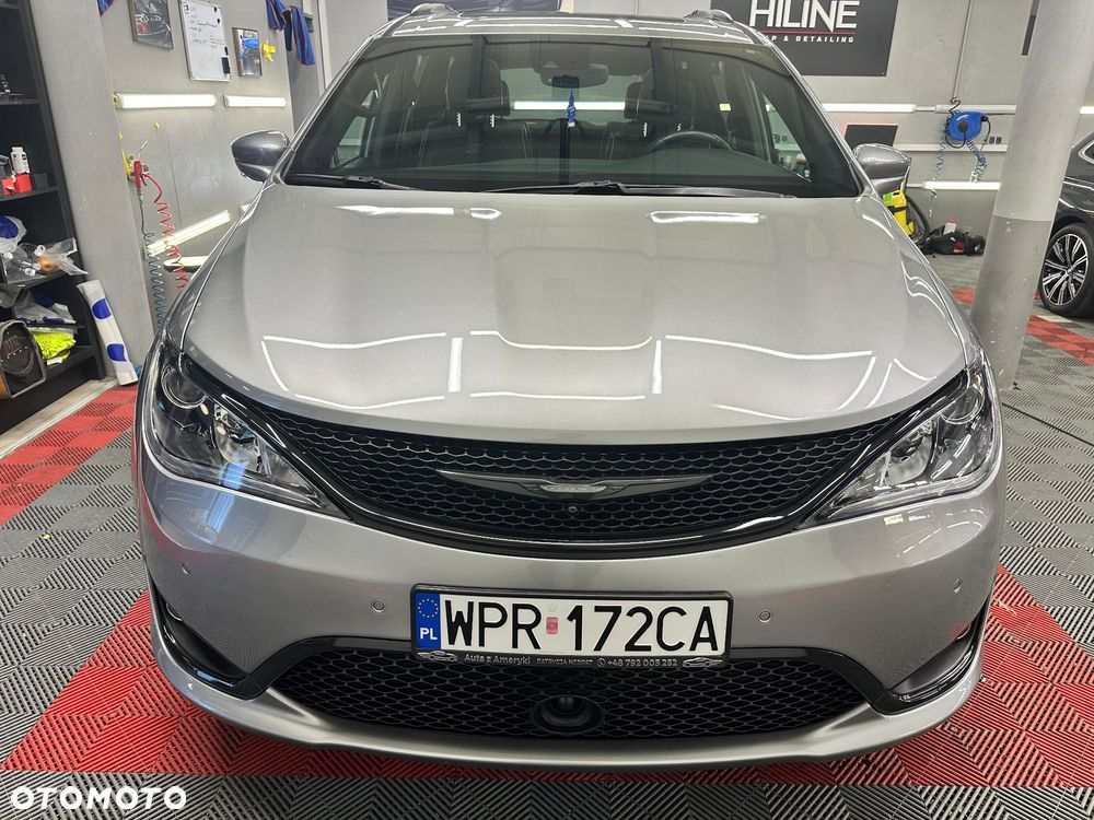 Chrysler Pacifica - 8