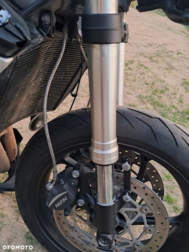 Triumph Street Triple - 16