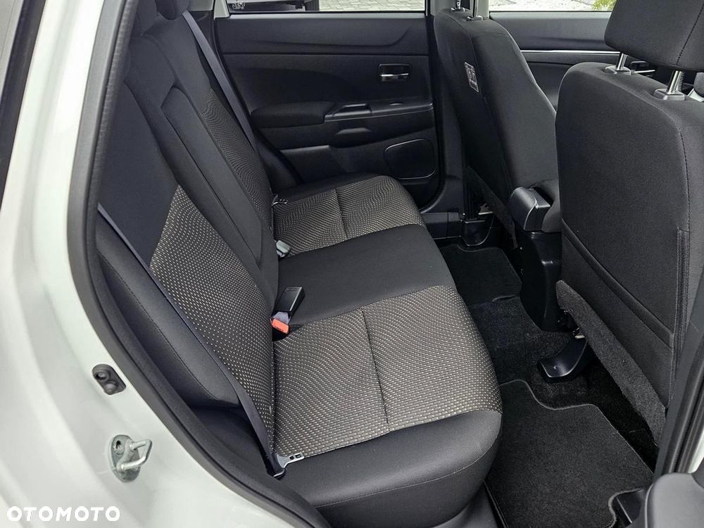 Mitsubishi ASX 1.8 DID Instyle 4WD AS&G - 23