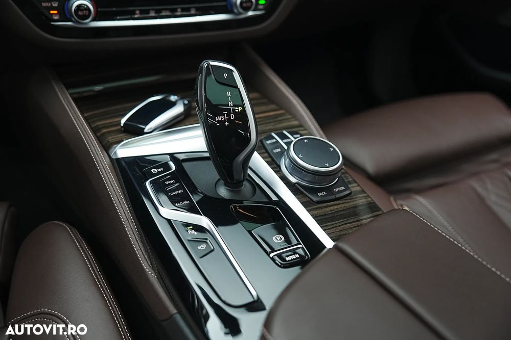 BMW Seria 5 520d Efficient Dynamics Edition Aut. Sport Line - 34
