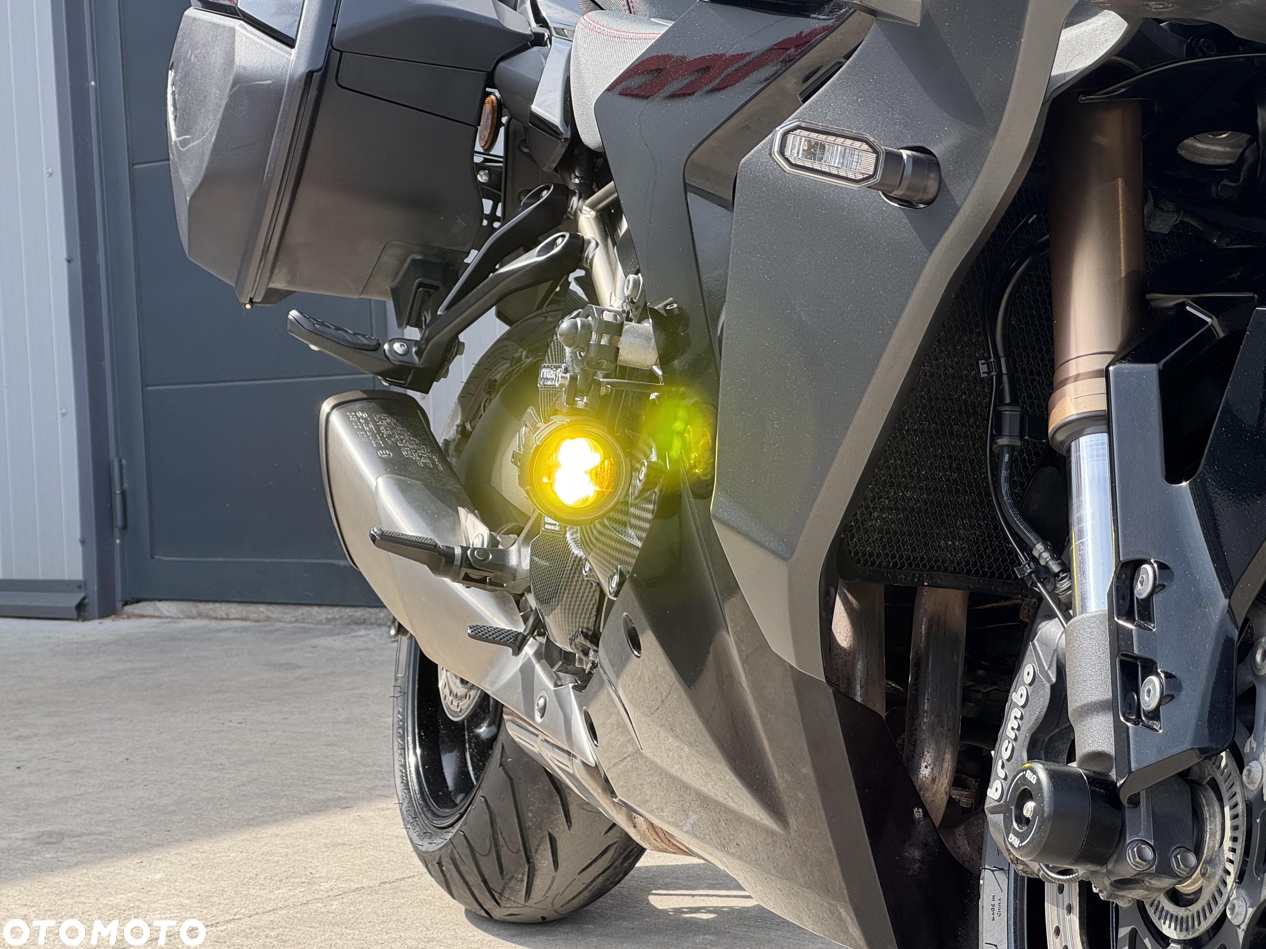 Suzuki GSX - 26