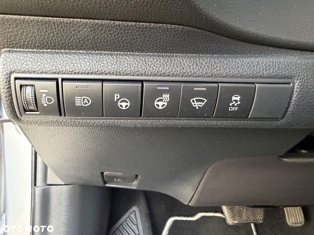 Toyota Corolla 2.0 Hybrid Executive - 32