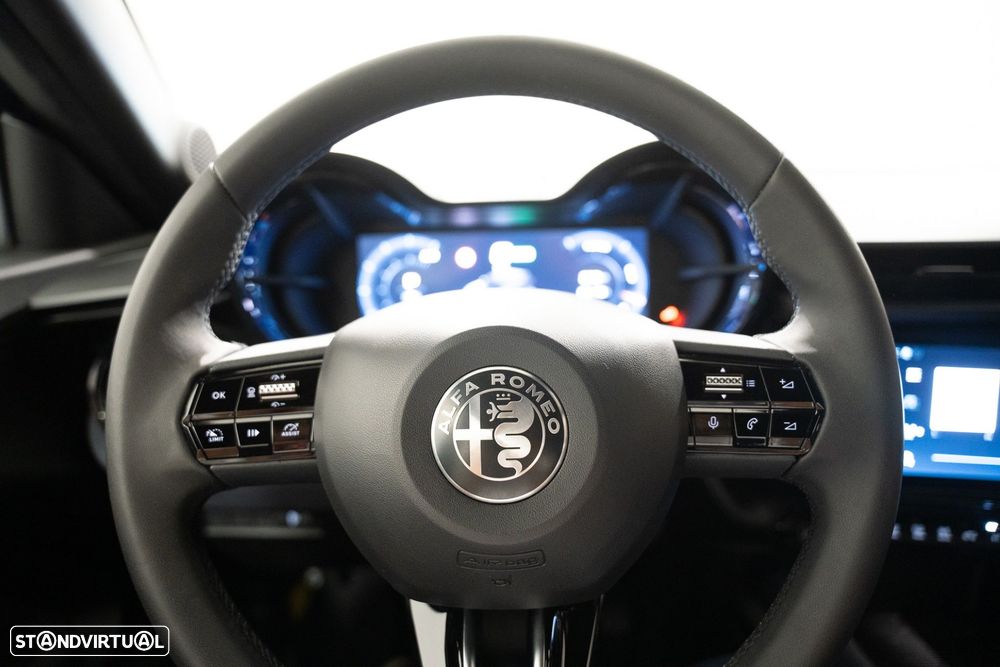 Alfa Romeo Junior 54 kWh Intensa - 14