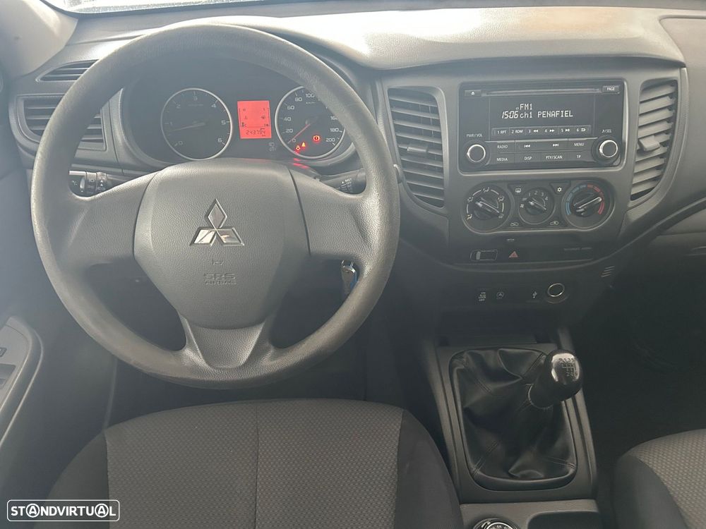 Mitsubishi L200 2.4 DI-D Club Invite 4WD - 12