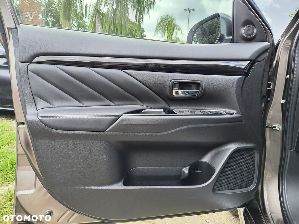 Mitsubishi Outlander - 18