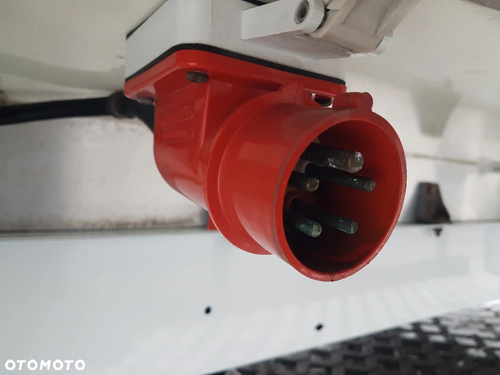 Renault MASTER 8EP CHŁODNIA MROŹNIA 4,21x2,10x2,01 IZOTERMA AGREGAT THERMO KING V-500 MAX GRZANIE ZASILANIE Z SILNIKA + ELEKTRYCZNE KRAJOWY - 6