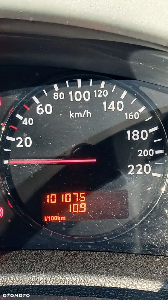Nissan Pathfinder 2.5 D LE - 11