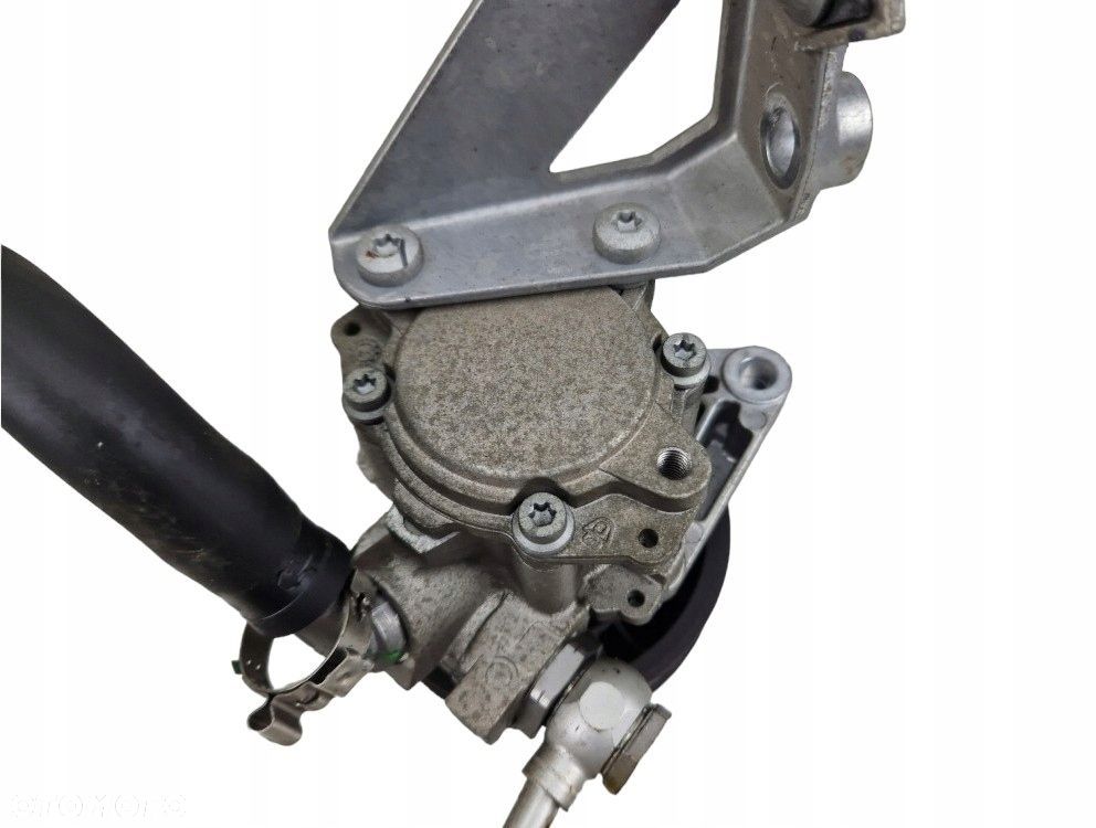 BMW E81 E87 E90 E91 E92 N52 2.5i 3.0i POMPA WSPOMAGANIA LF30 LUK 135 bar - 4