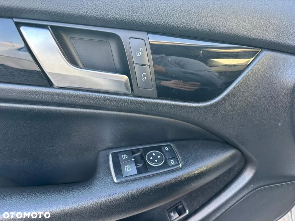 Mercedes-Benz Klasa C 180 Coupe BlueEFFICIENCY 7G-TRONIC - 9