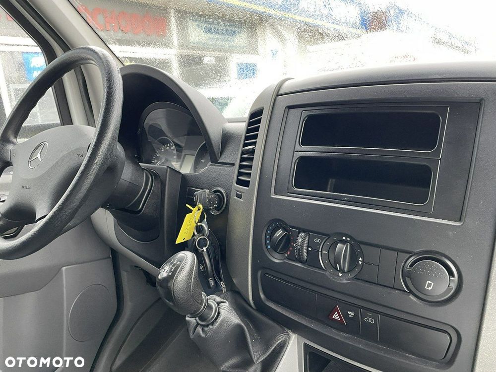 Mercedes-Benz Sprinter - 13