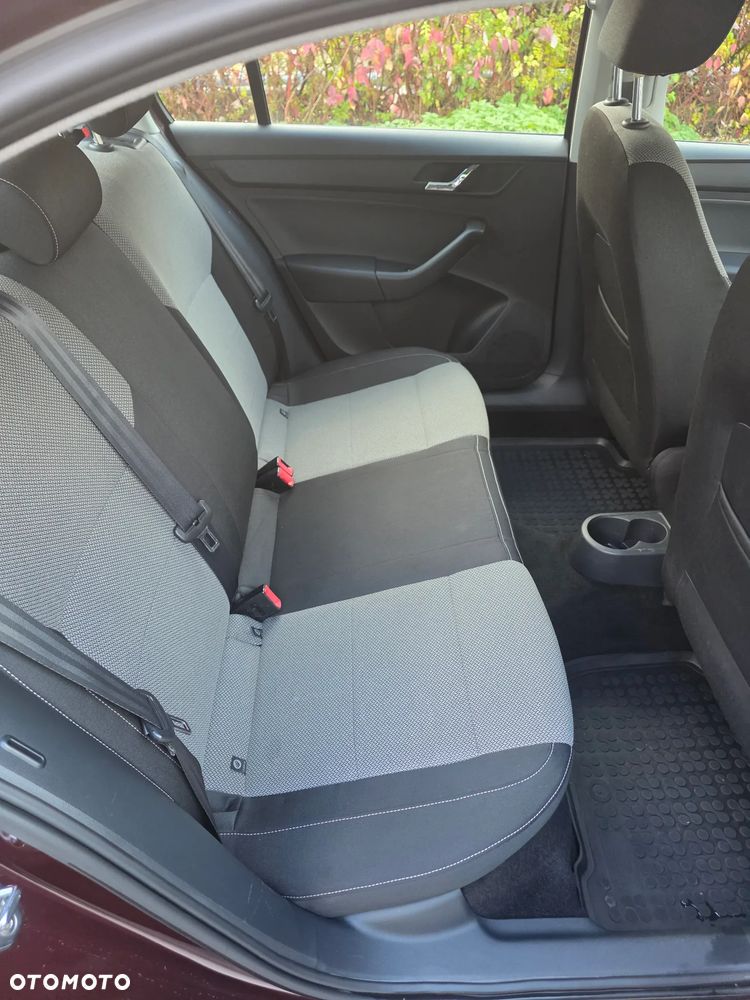 Skoda RAPID 1.2 TSI Active - 10