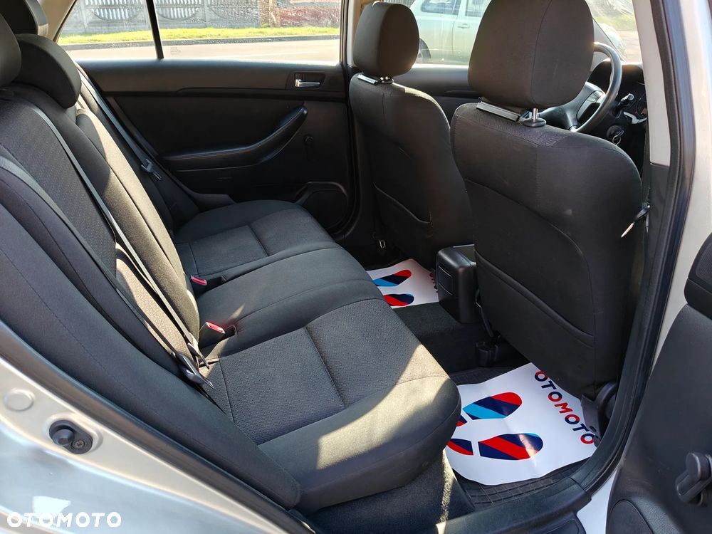 Toyota Avensis 2.0 D-4D Sol Premium - 18