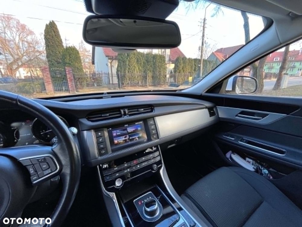 Jaguar XF 2.0 i4D AWD Prestige - 7