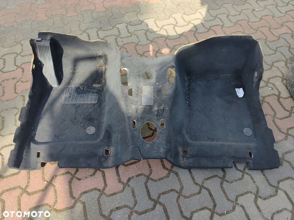 BMW 1 E87 DYWAN WYKŁADZINA PRZÓD