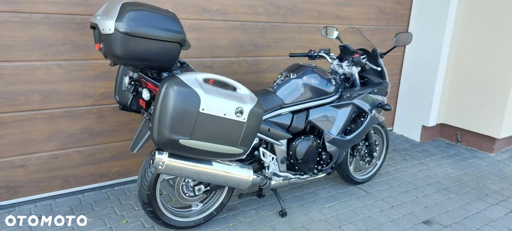 Suzuki GSX - 24