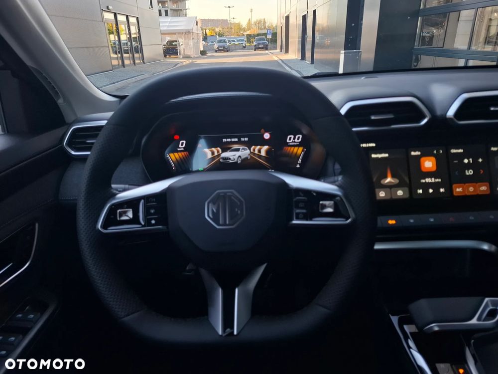 MG ZS Hybrid+ - 16