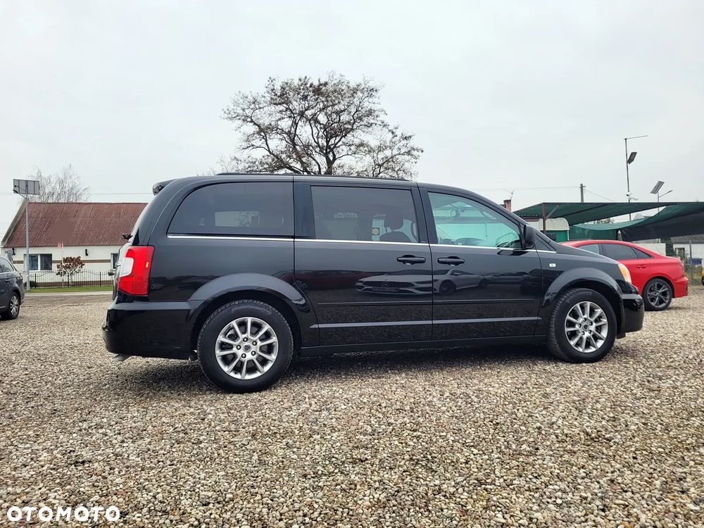 Lancia Voyager 2.8 CRD16v Gold - 13