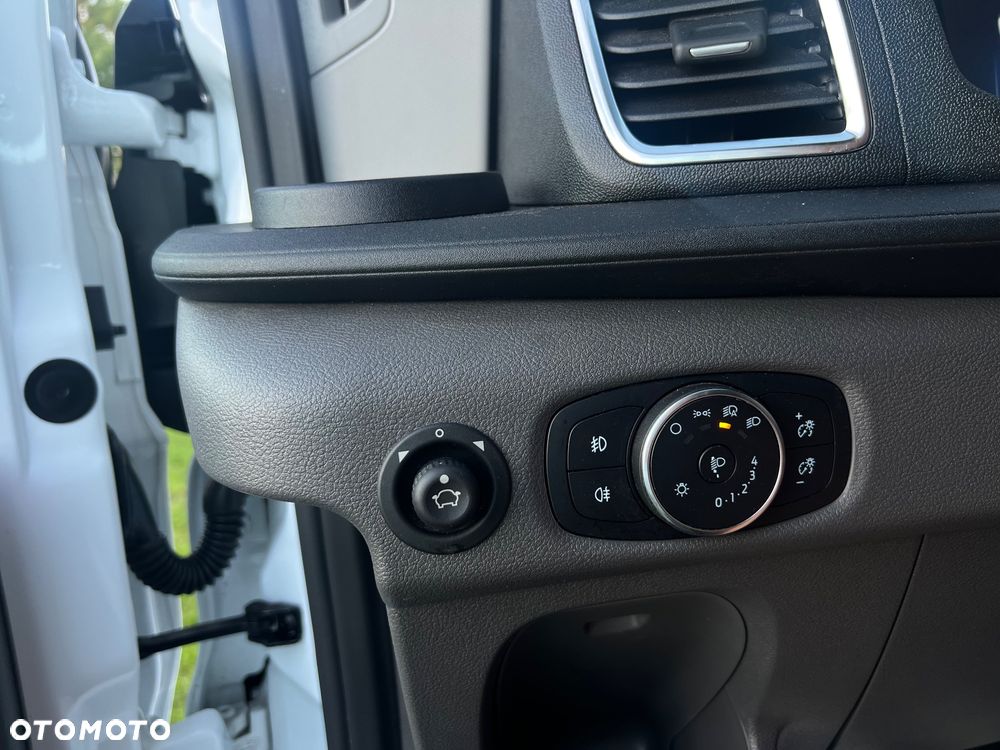 Ford Transit - 28