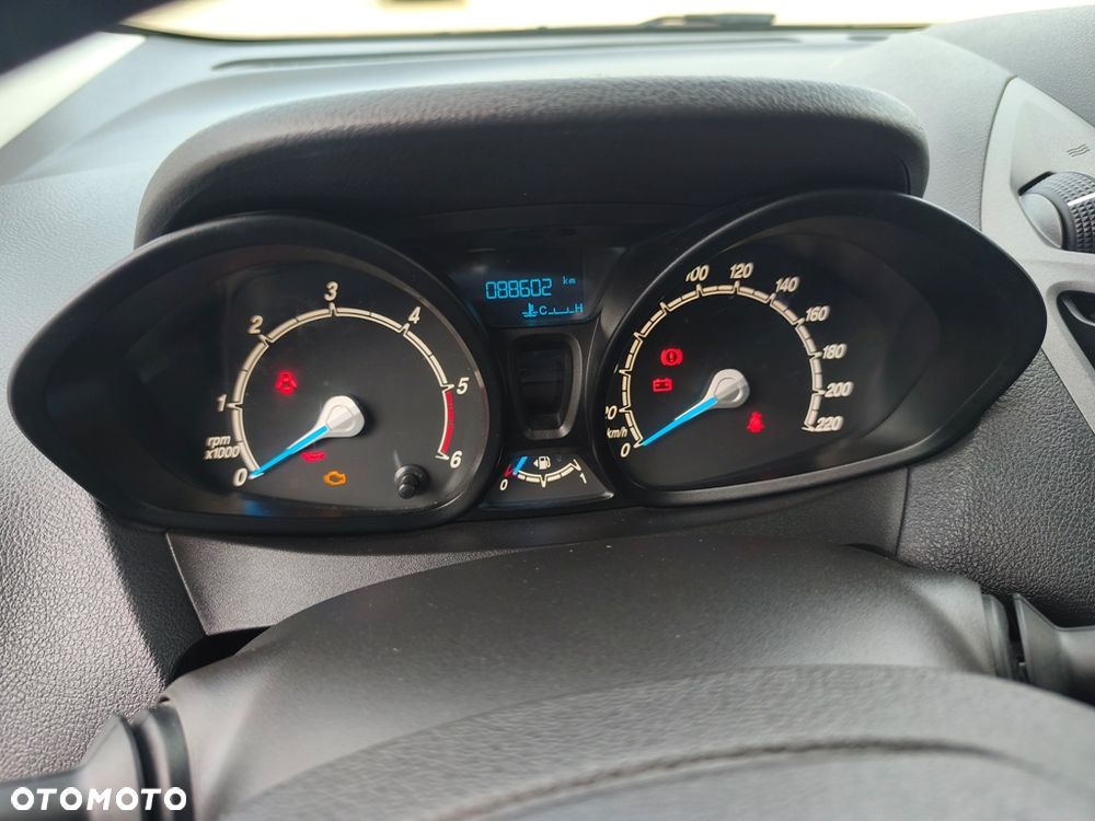 Ford Transit Courier - 30