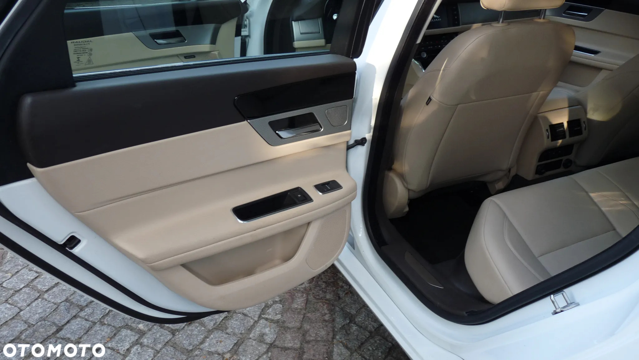 Jaguar XF 35t AWD Portfolio - 20