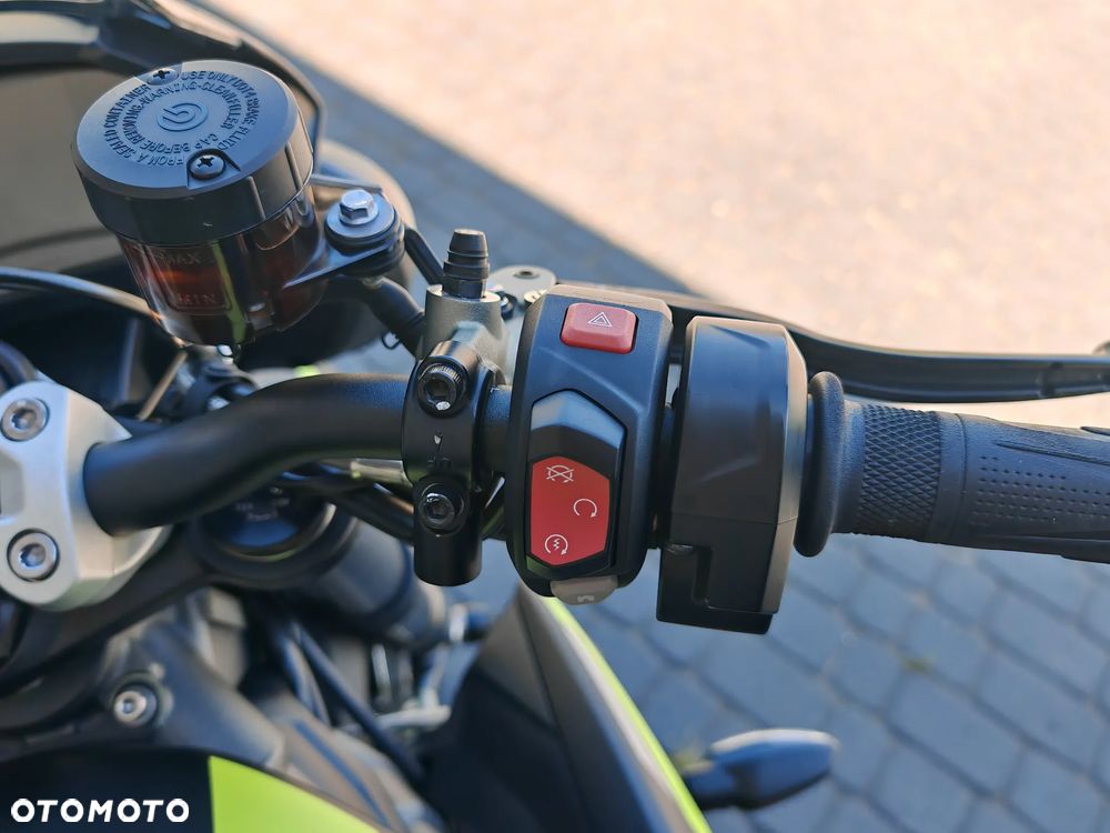 Triumph Street Triple - 25