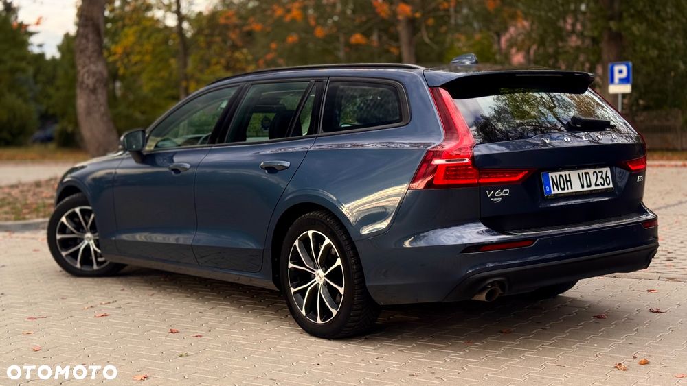 Volvo V60 B3 B DKG Momentum - 35