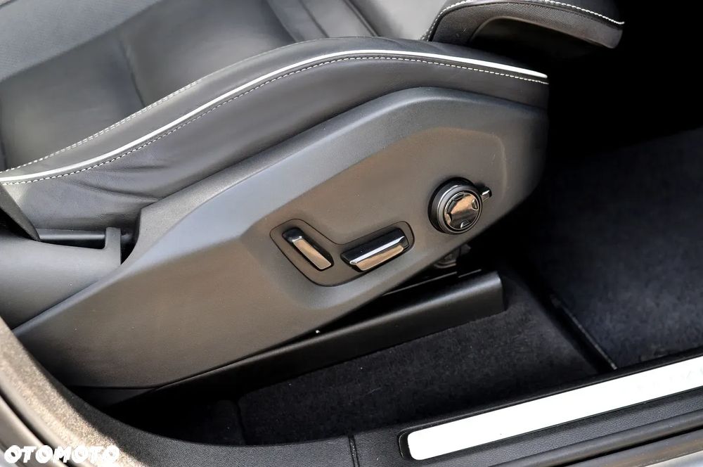 Volvo XC 60 T6 AWD Recharge Geartronic RDesign - 28