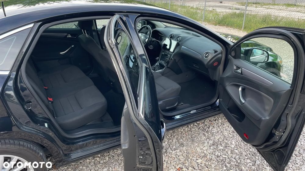 Ford Mondeo 2.0 TDCi Titanium - 32