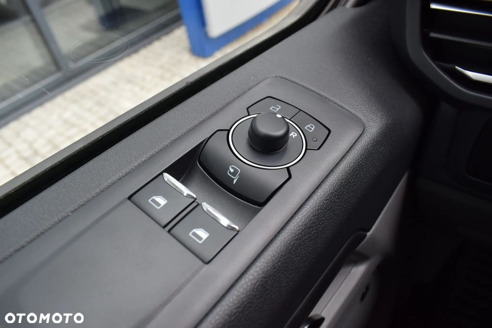 Ford Tourneo Custom 2.0 EcoBlue 320 L2 Titanium - 27