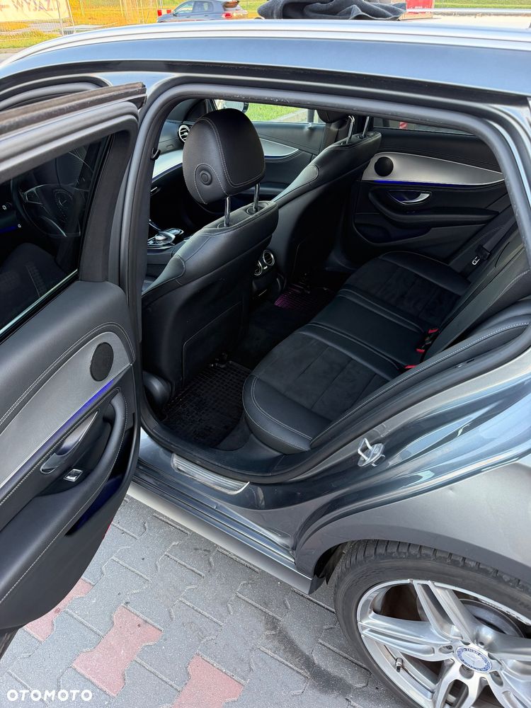 Mercedes-Benz Klasa E 220 d 4-Matic 9G-TRONIC - 15