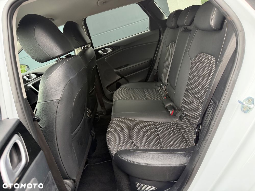 Kia Ceed - 16