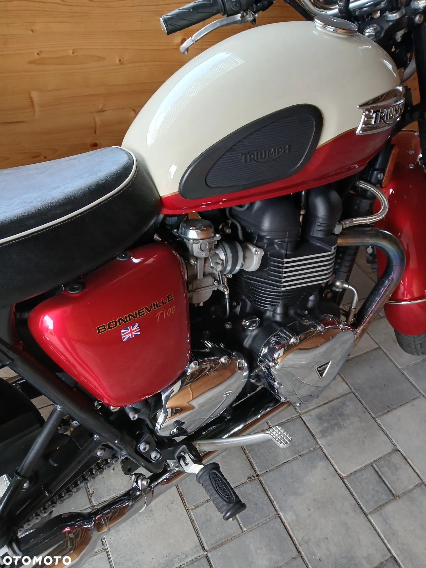 Triumph Bonneville - 8