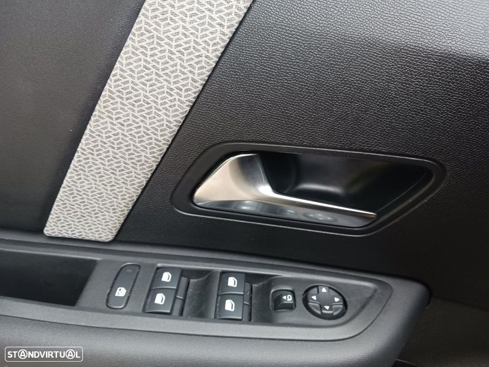 Citroën C4 X 1.2 PureTech Plus EAT8 - 19