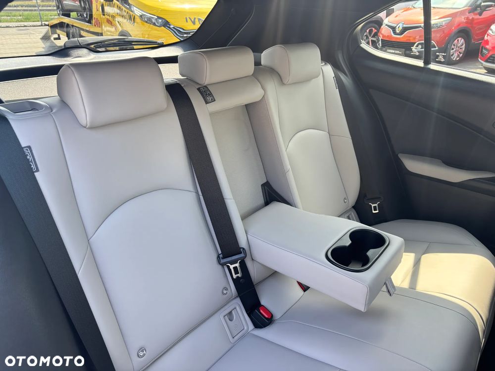 Lexus UX - 12