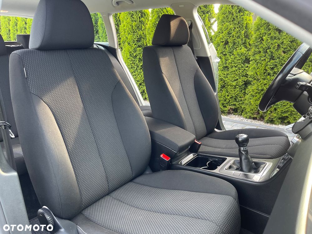 Volkswagen Passat - 16